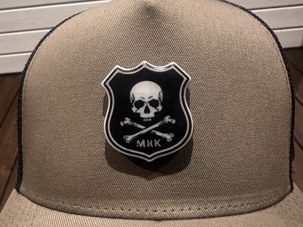 MRK embleem beežil trucker-mütsil